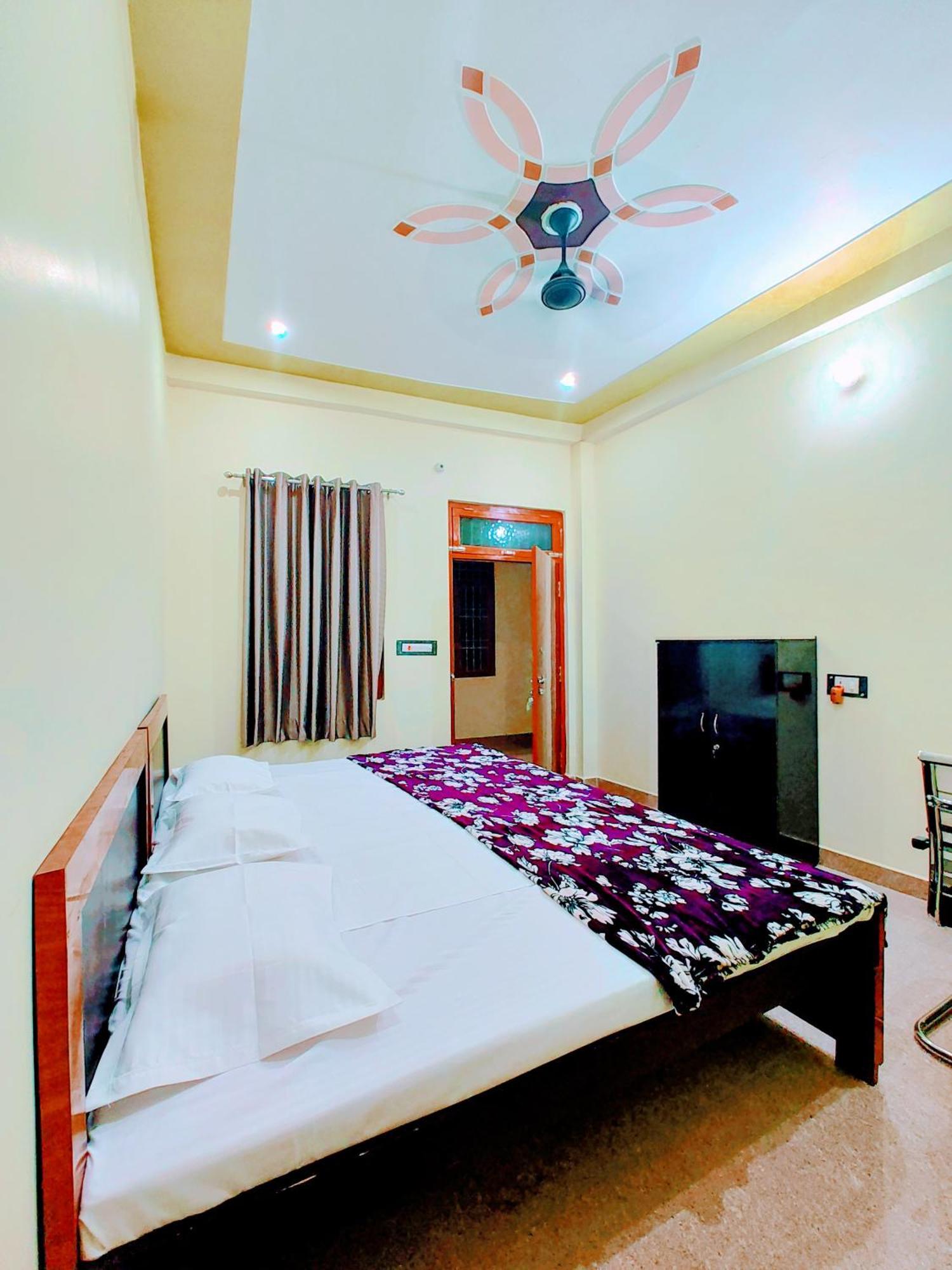Hotel Raghukul Ayodhya 外观 照片