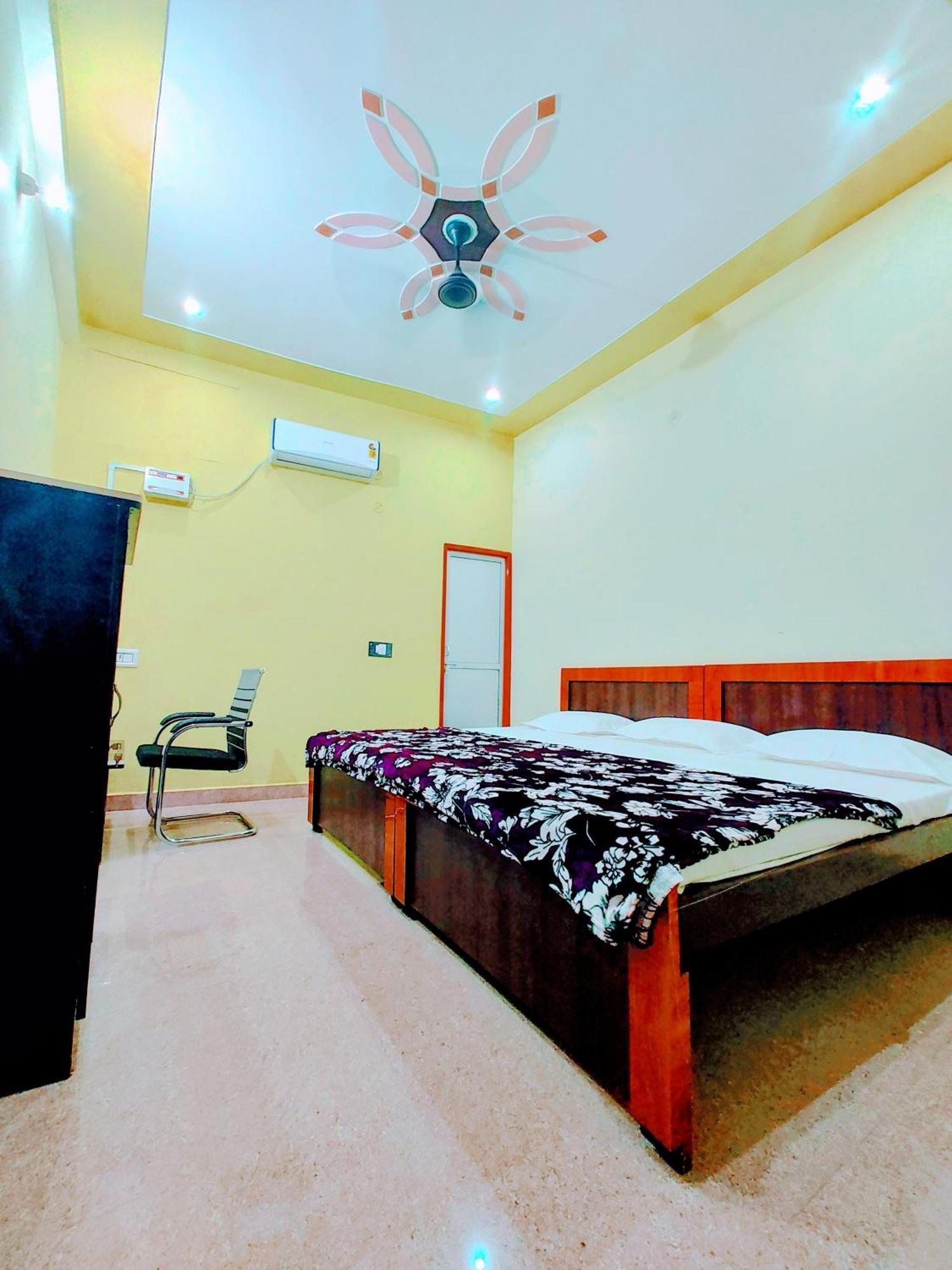 Hotel Raghukul Ayodhya 外观 照片