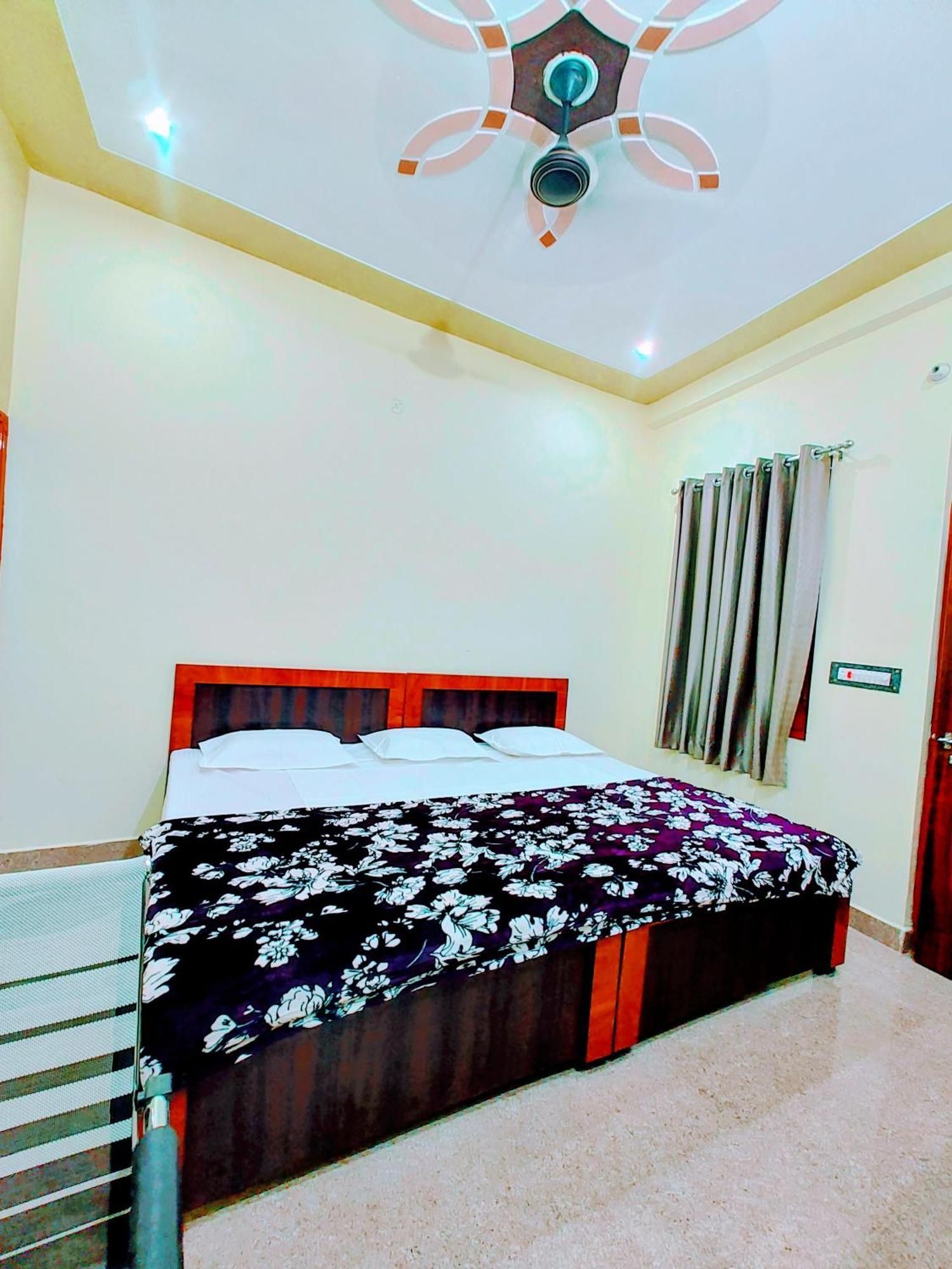 Hotel Raghukul Ayodhya 外观 照片